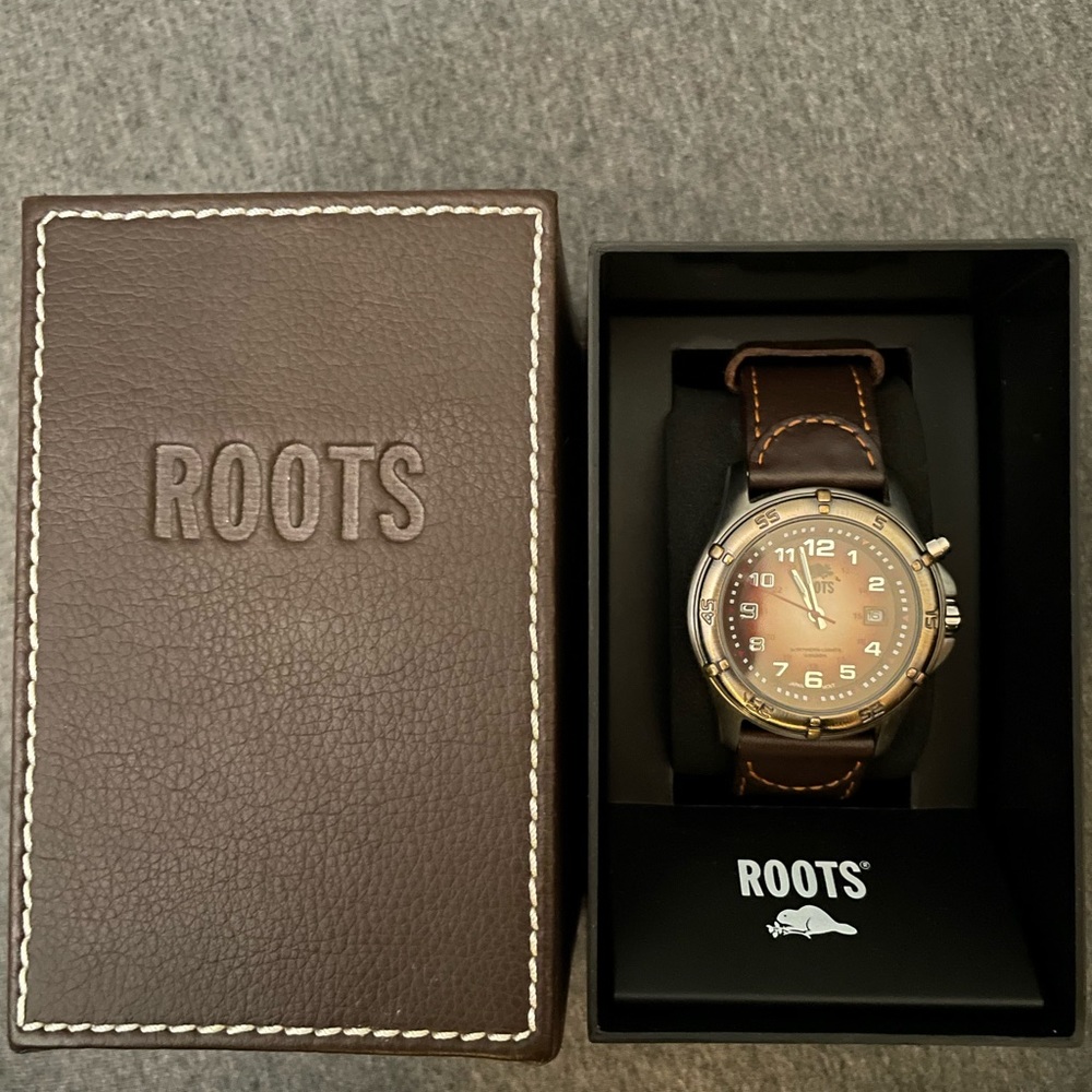 Roots leather band watch
